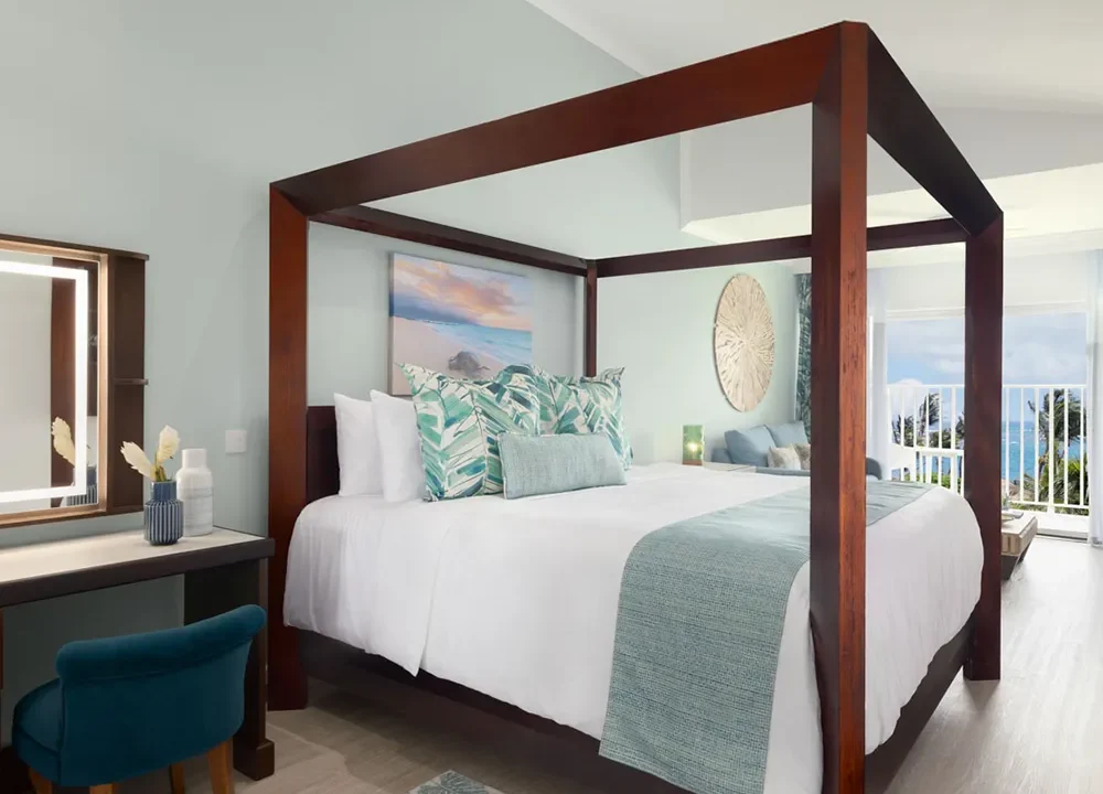 Harmony Concierge Jr. Suite Club Level Oceanview - Floor 4-r1