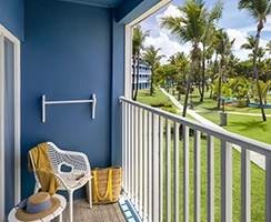 Small-Splash-Jr. Suite-Pool-View-King Small-Splash-Jr. Suite-Pool-View-King