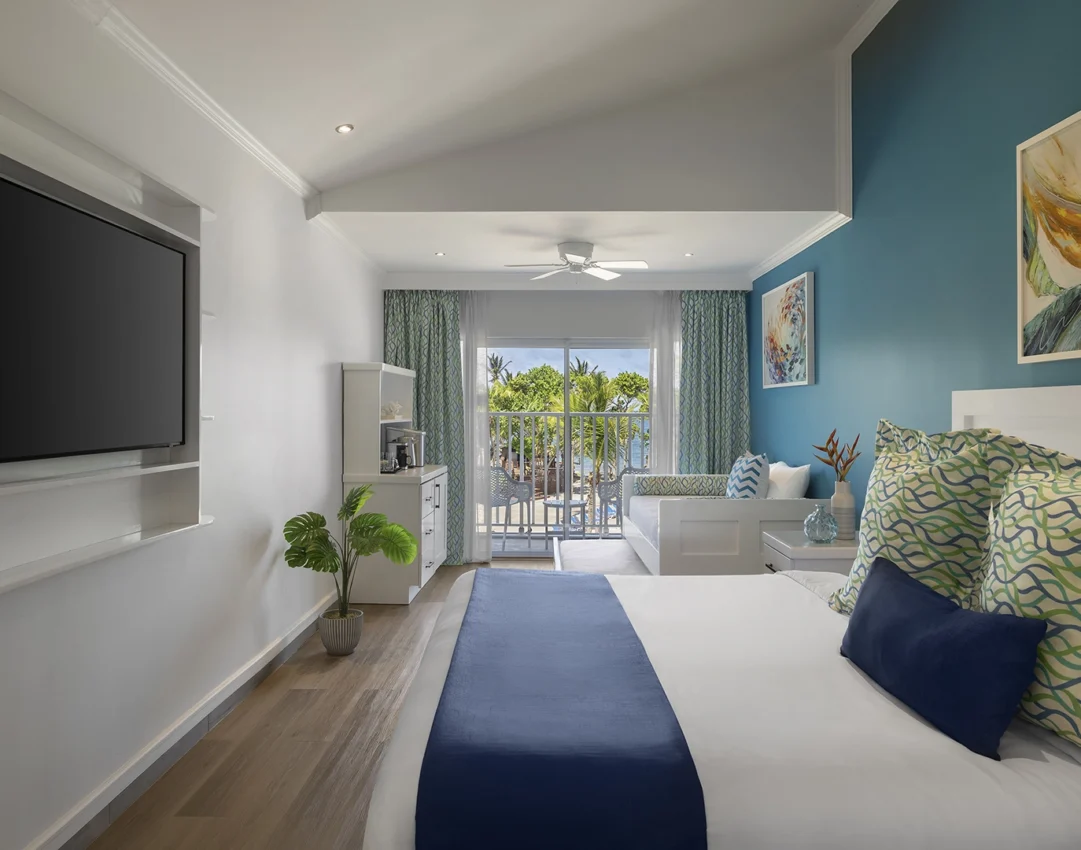 Spalsh Concierge Jr. Suite Club Level King