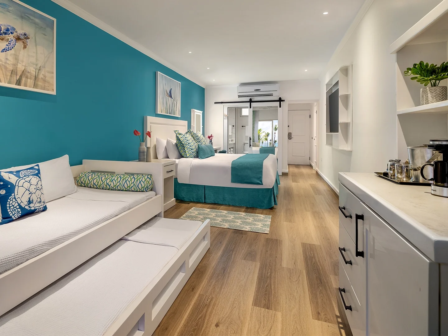 SPLASH JR. SUITE OCEANVIEW – KING-1