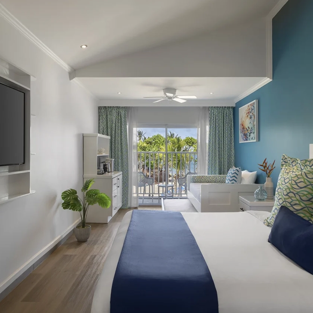 SPLASH CONCIERGE JR. SUITE CLUB LEVEL OCEANVIEW – KING